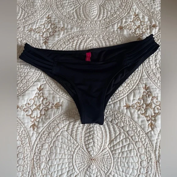 Victoria's Secret Elegant Black Bikini Set - Picture 8 of 10